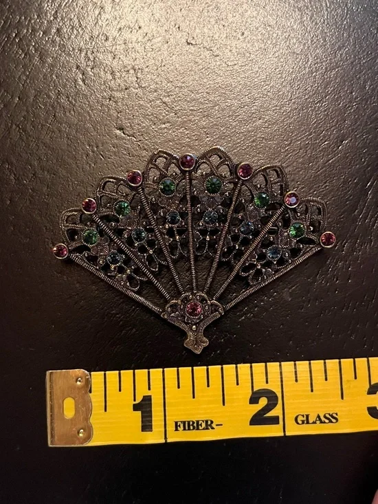Vintage Antique-Style Filigree Fan Brooch with Pink & Green Rhinestones - Picture 4 of 5